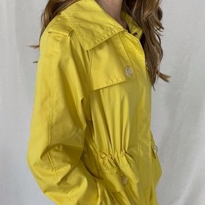 NWOT excellent condition women's size L London Fog trench coat, yellow.